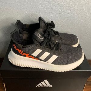 Boys Adidas Kaptir 2.0 size 5.5